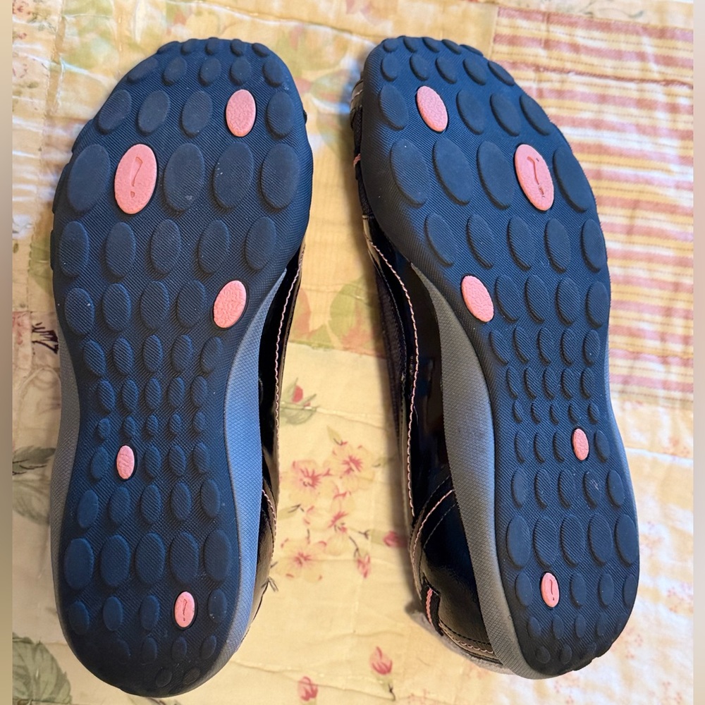 Privo Black and Gray Women's Flats with Pink Accents - Picture 5 of 5